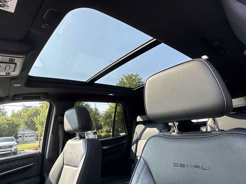 Used 2023 GMC Yukon Denali AWD/4WD image 19