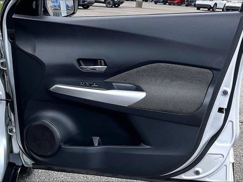 Used 2018 Nissan Kicks SV FWD image 24