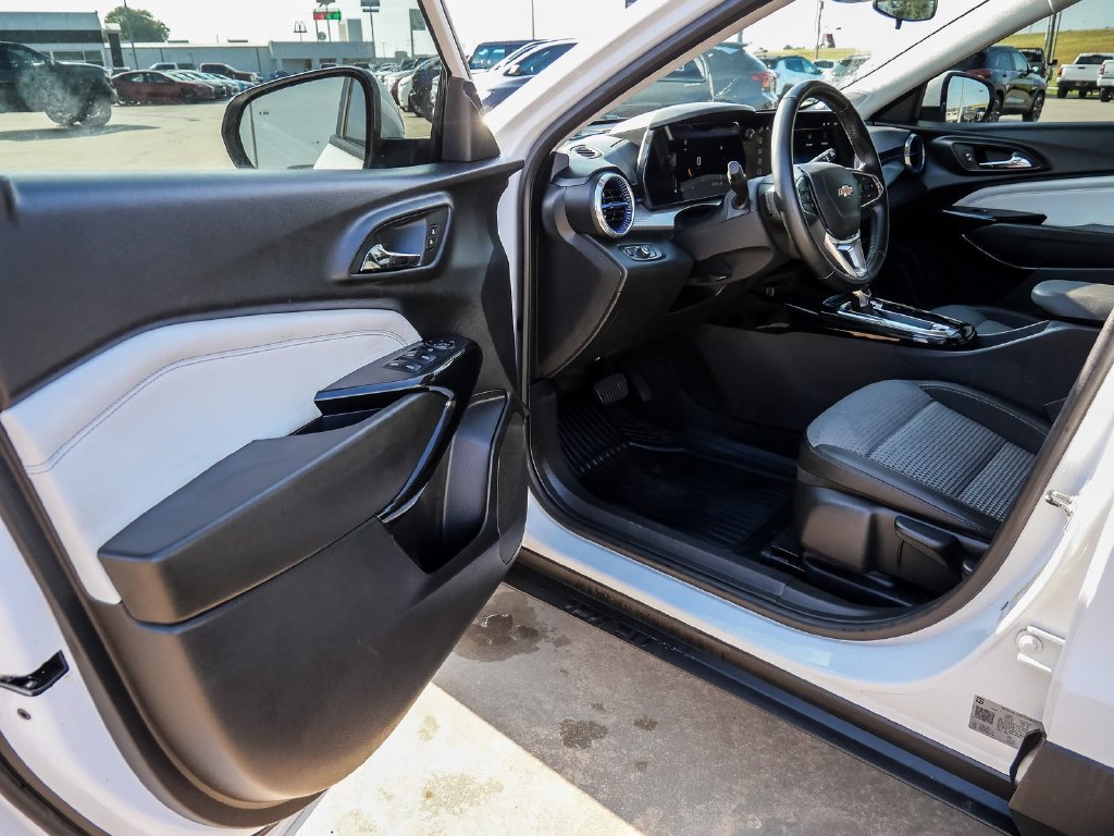 Used 2024 Chevrolet Trax LT w/ Driver Confidence Package FWD image 26