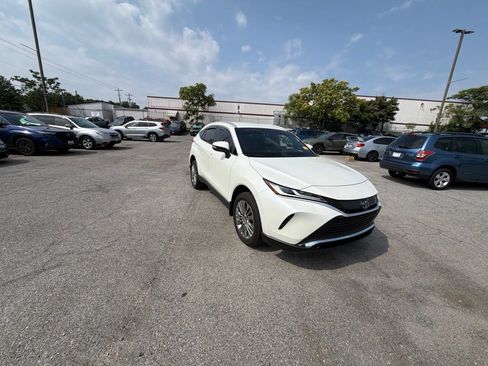 Used 2022 Toyota Venza XLE AWD/4WD image 1