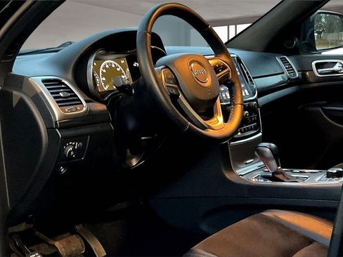 Used 2022 Jeep Grand Cherokee Laredo X image 16