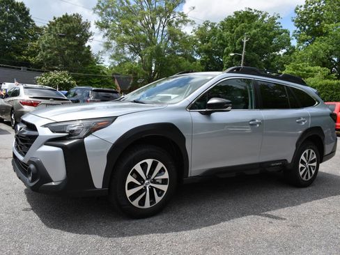 Used 2023 Subaru Outback Premium AWD/4WD image 2