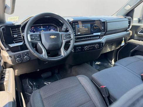 Used 2025 Chevrolet Silverado 2500 LT AWD/4WD image 13