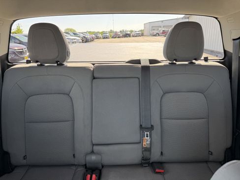 Used 2017 Chevrolet Colorado LT AWD/4WD image 23