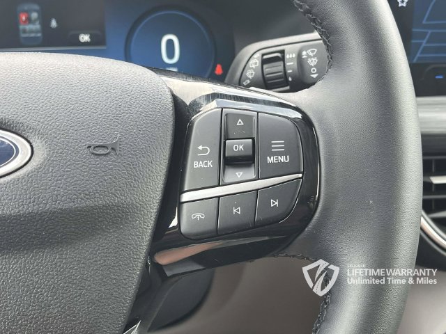 Used 2023 Ford Escape Platinum w/ Premium Technology Package AWD/4WD image 34