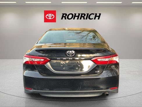 Used 2018 Toyota Camry LE image 6