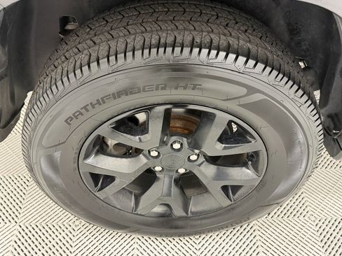 Used 2015 Jeep Cherokee Trailhawk w/ Comfort/Convenience Group image 9