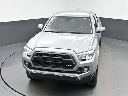 Used 2020 Toyota Tacoma SR5 image 14