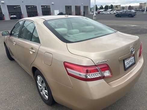 Used 2010 Toyota Camry image 9