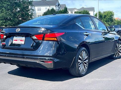 Used 2024 Nissan Altima 2.5 SV FWD image 12