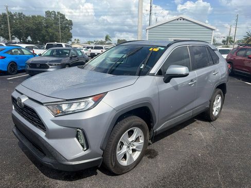 Used 2020 Toyota RAV4 XLE FWD image 3