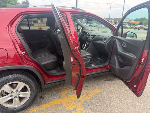 Used 2018 Chevrolet Trax LT w/ Sun & Sound Package AWD/4WD image 6