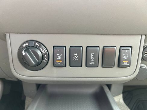Used 2017 Nissan Frontier SL w/ Moonroof Package AWD/4WD image 29