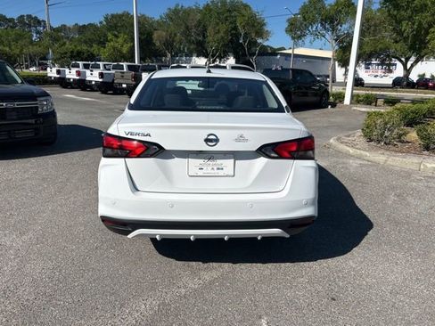 Used 2022 Nissan Versa S FWD image 5