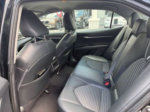 Used 2018 Toyota Camry SE FWD image 11