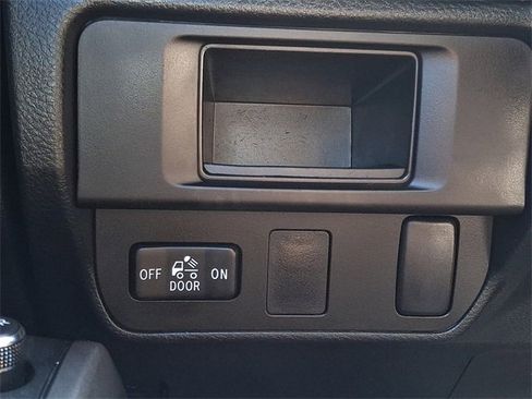 Used 2016 Toyota Tacoma SR5 w/ SR5 Appearance Package (SN) image 25