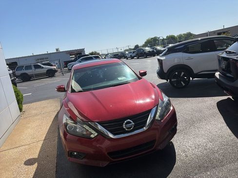 Used 2016 Nissan Altima 2.5 SL w/ 2.5 Technology w/LED Package image 2