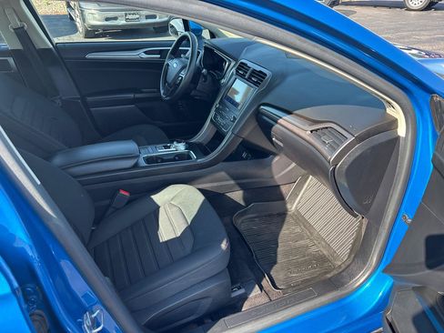 Used 2020 Ford Fusion SE FWD image 32