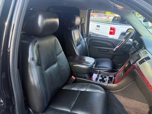 Used 2011 Cadillac Escalade AWD image 62