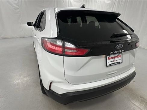 Used 2024 Ford Edge SE image 5