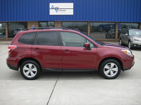 Used 2016 Subaru Forester 2.5i Premium w/ All-Weather Package AWD/4WD image 4