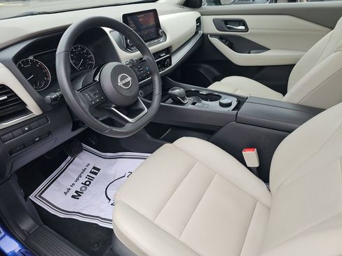 Used 2022 Nissan Rogue SV w/ SV Premium Package image 32