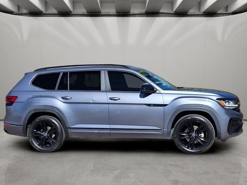 Used 2023 Volkswagen Atlas SEL R-Line AWD/4WD image 4