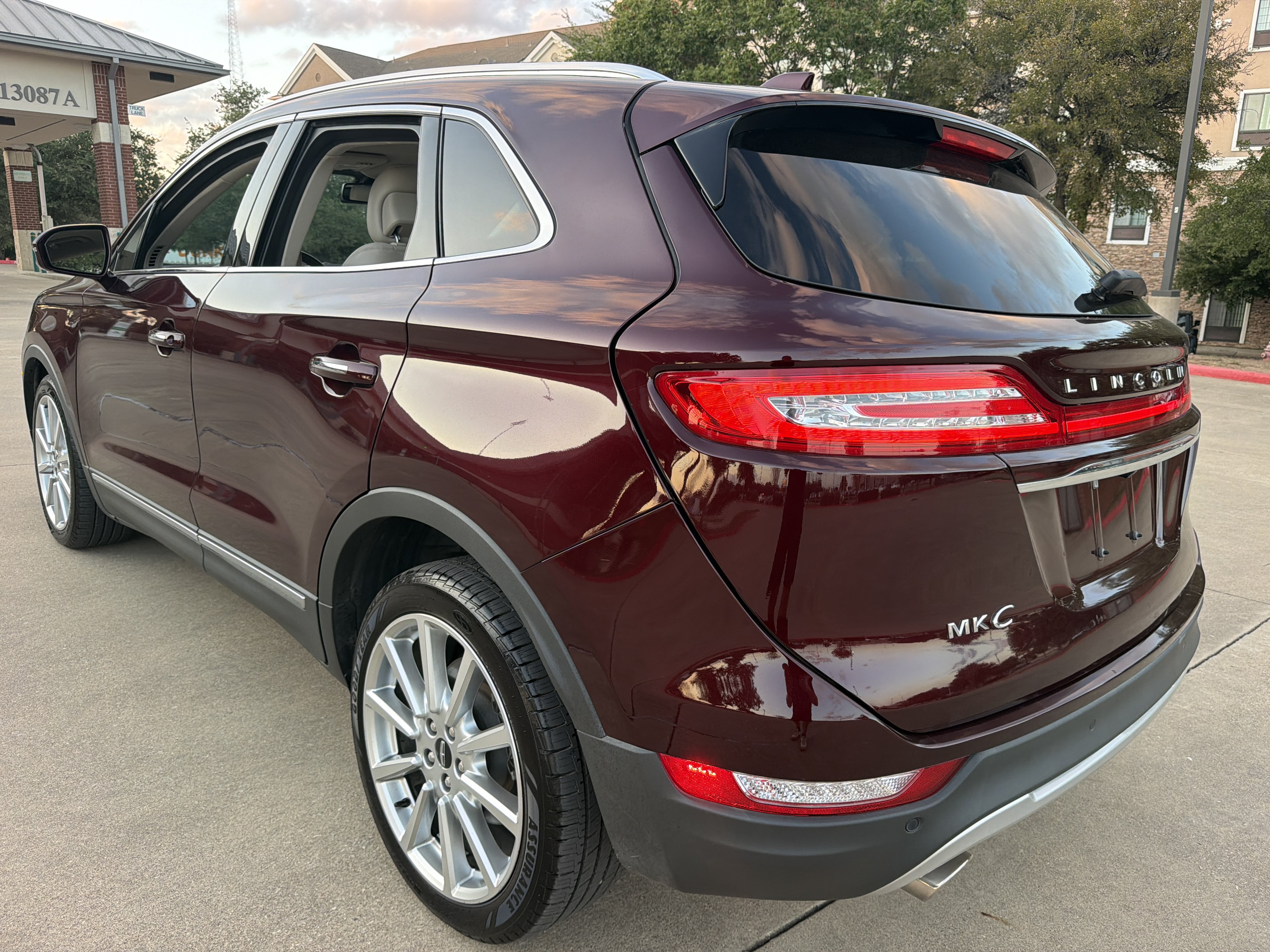 Used 2019 Lincoln MKC Reserve w/ MKC Climate Package FWD image 5