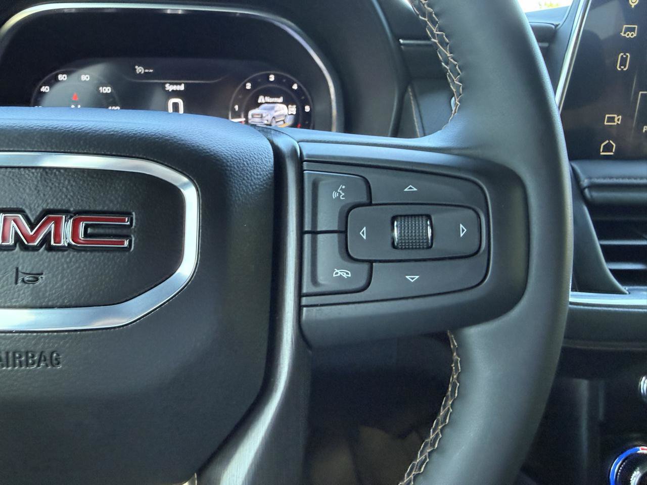 Used 2024 GMC Yukon AT4 w/ Technology Package AWD/4WD image 29