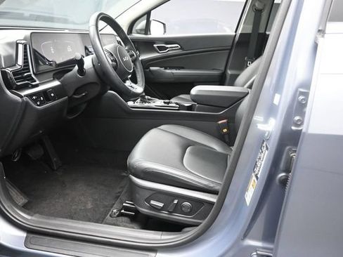 Used 2025 Kia Sportage EX w/ Premium Package FWD image 17