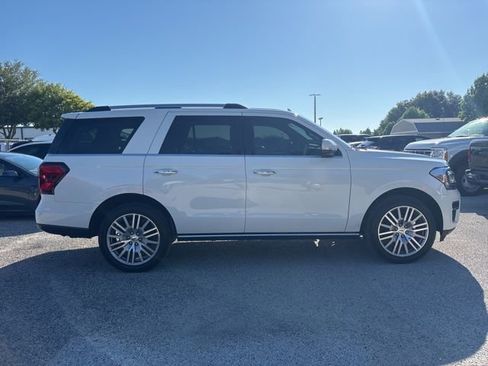 Used 2022 Ford Expedition Limited RWD image 4