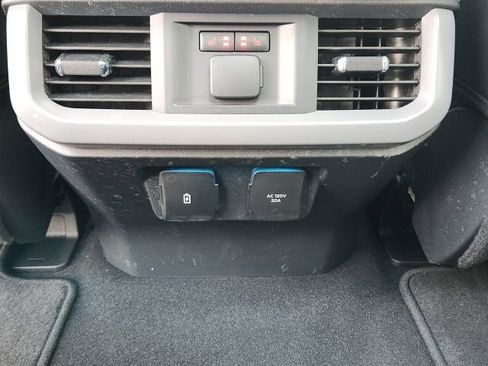 Used 2024 Ford F150 Lightning Lariat image 32