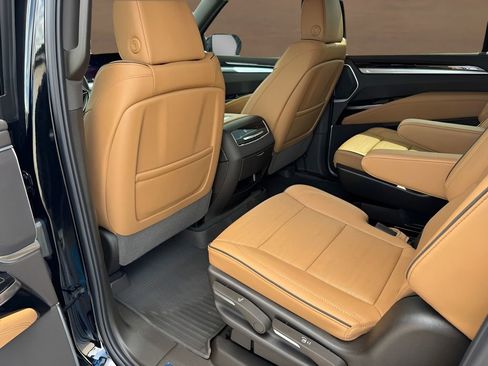 New 2026 Cadillac Escalade ESV Luxury w/ Touring Package AWD/4WD image 18