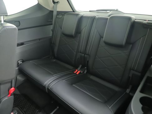 Used 2024 Volkswagen Atlas SE image 11