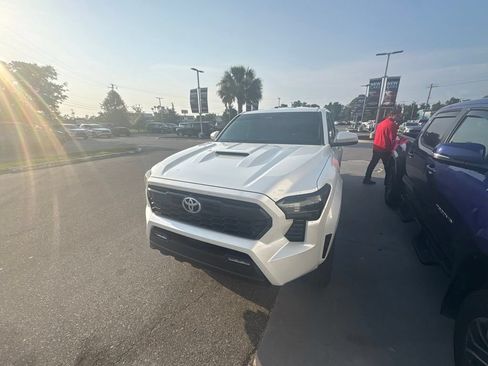 Used 2025 Toyota Tacoma TRD Sport RWD image 5