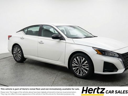 Used 2025 Nissan Altima 2.5 SV image 1