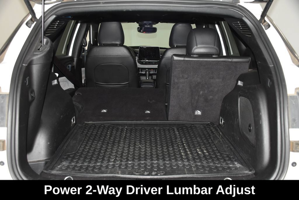Used 2025 Jeep Compass Latitude w/ Sun & Sound Group AWD/4WD image 30