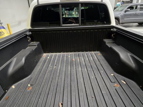 Used 2018 Toyota Tacoma SR image 6