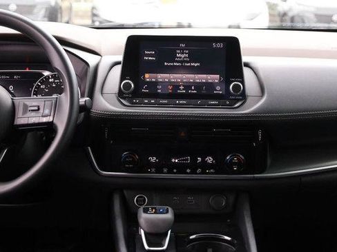 Used 2021 Nissan Rogue SV FWD image 25