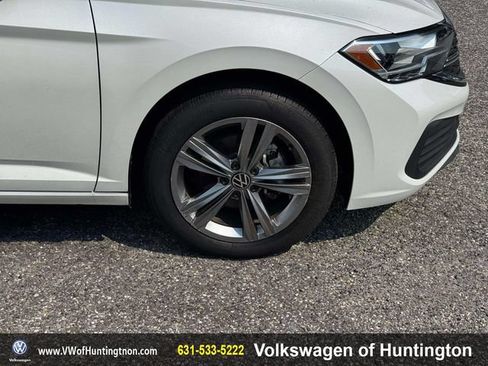 Certified 2023 Volkswagen Jetta SE w/ Panoramic Sunroof Package FWD image 10