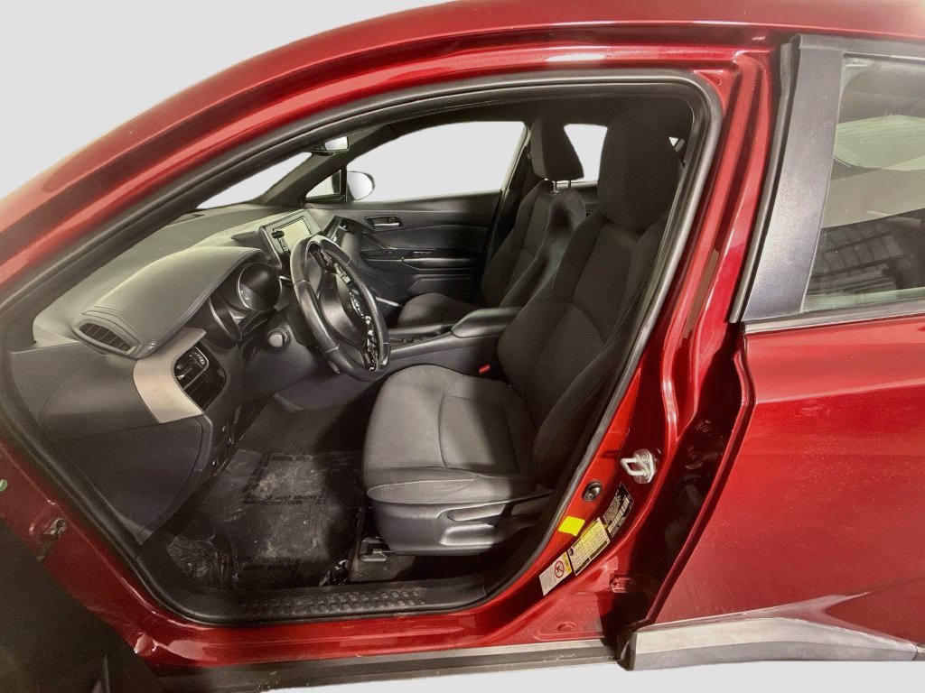 Used 2018 Toyota C-HR XLE FWD image 21