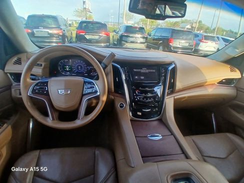 Used 2016 Cadillac Escalade Platinum RWD image 25