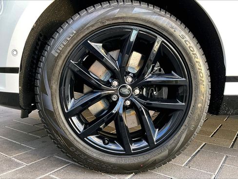 New 2026 Land Rover Range Rover Velar Dynamic SE image 12