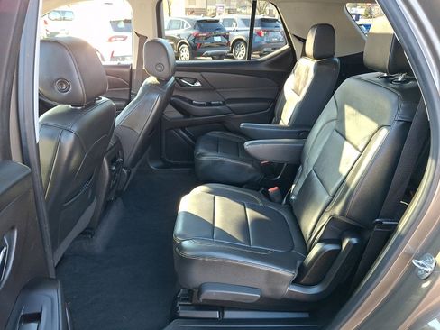 Used 2020 Chevrolet Traverse LT w/ LT Premium Package image 12