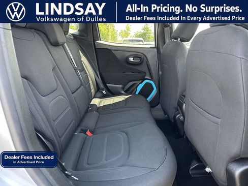 Used 2018 Jeep Renegade Latitude w/ Cold Weather Group AWD/4WD image 13