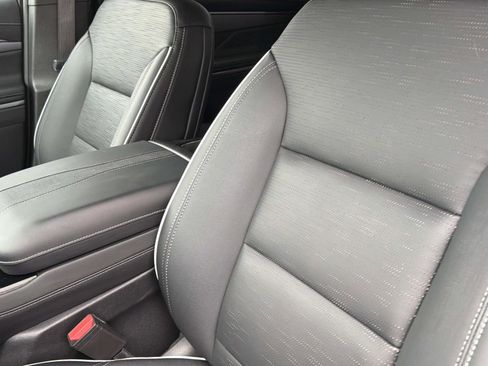 Used 2025 Buick Enclave Sport Touring FWD image 18