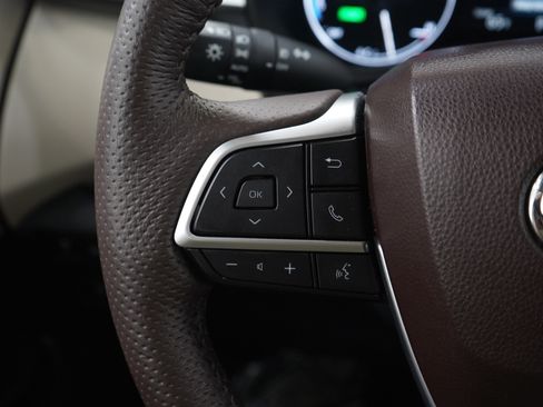 Used 2024 Toyota Sienna Platinum image 28