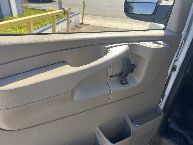 Used 2014 Chevrolet Express 2500 RWD image 11