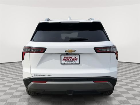 Used 2025 Chevrolet Equinox LT w/ Convenience Package II image 5