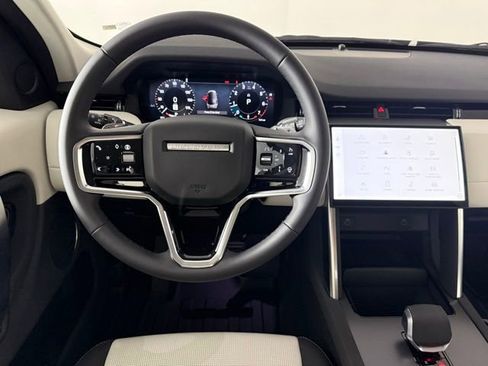 Used 2025 Land Rover Discovery Sport S image 30